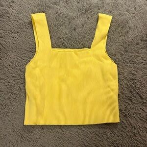 Ribbed yellow tank
